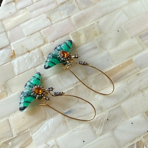 Elegant Green and Gold Butterfly Earrings like new - Picture 2 of 5